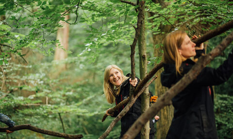 Den building the wildlife trust