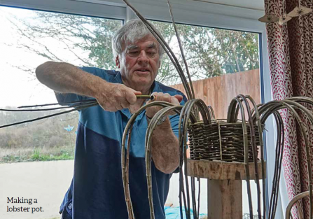 Making a lobster pot © Duncan Viner