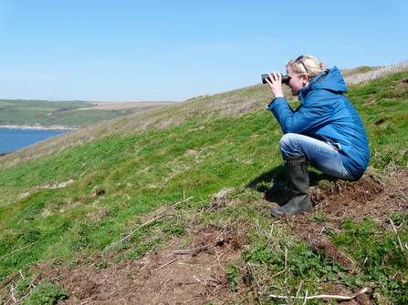 Volunteer at a Seaquest southwest sea watch, image by Matt Slater. 