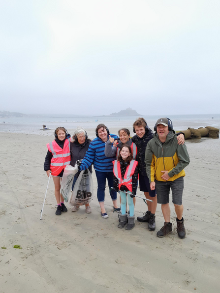 2 Minute Beach clean at Longrock