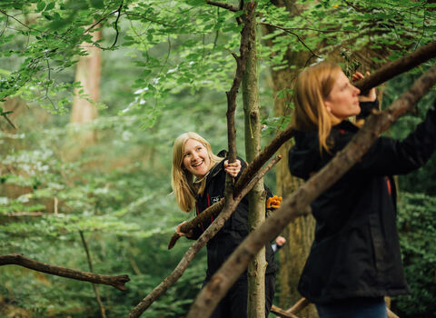 Den building the wildlife trust